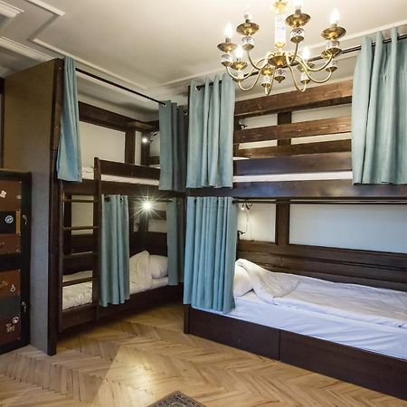 Zeitlos Boutique Hostel Bratislava Exterior photo