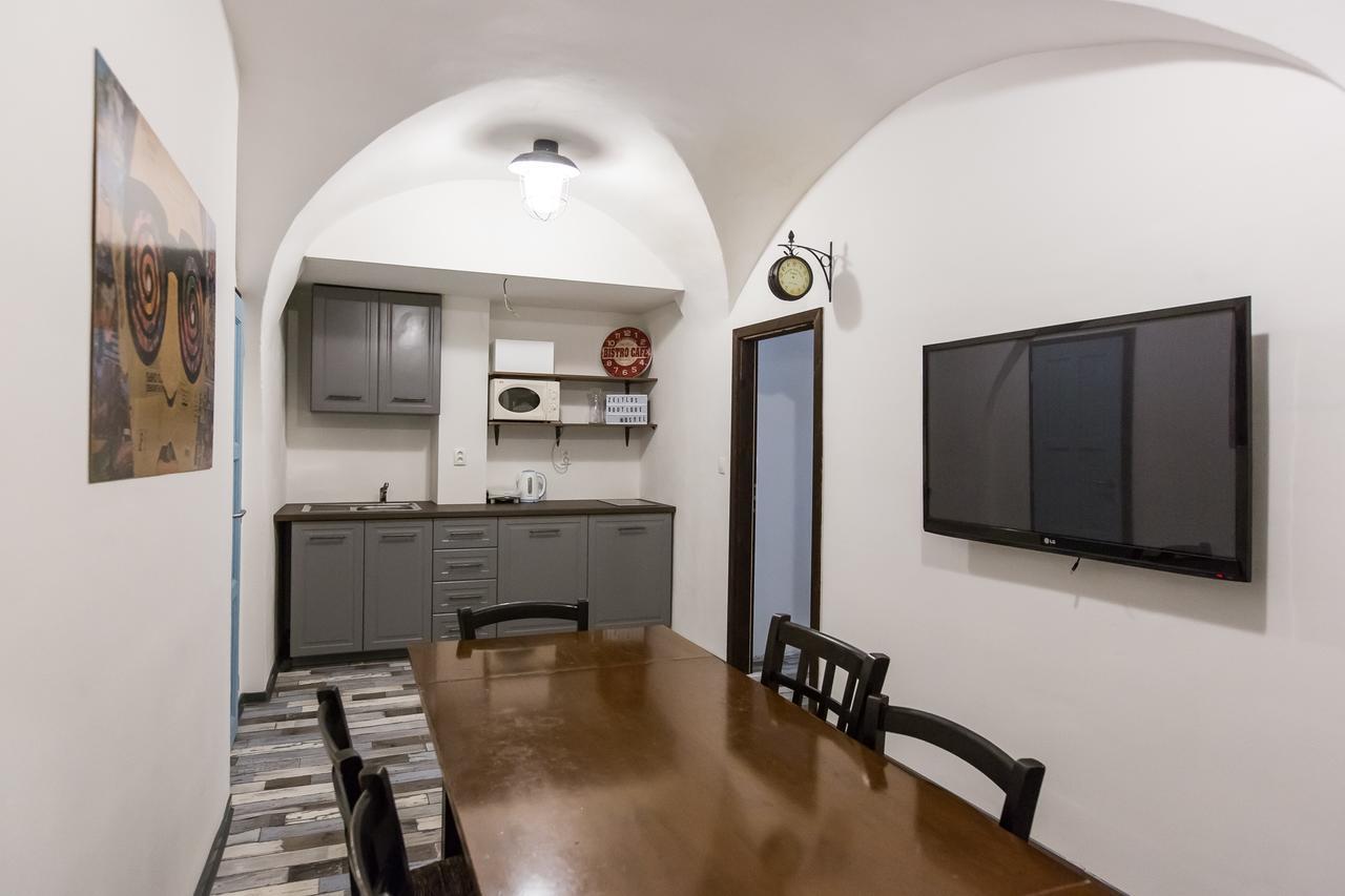 Zeitlos Boutique Hostel Bratislava Exterior photo