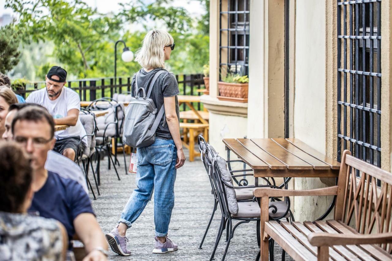 Zeitlos Boutique Hostel Bratislava Exterior photo